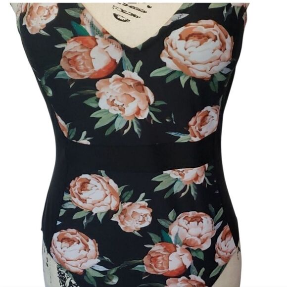 Cupshe Black With Rose Print Swimsuit - Picture 2 of 6